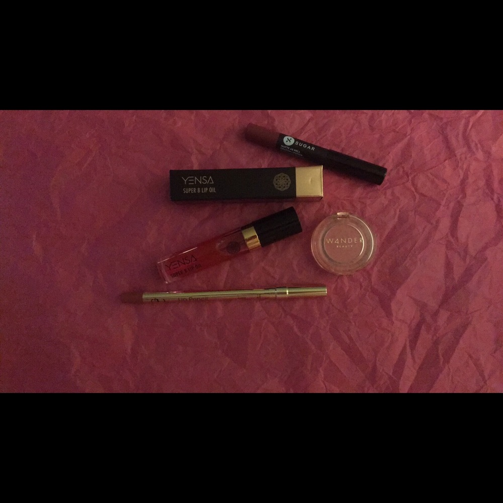 LOT OF (4) LIP CARE